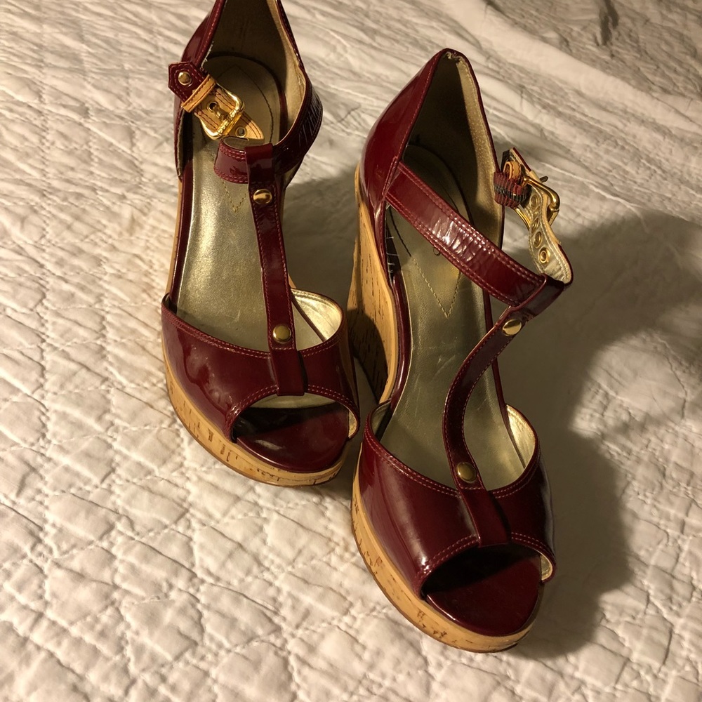 Guess wedge